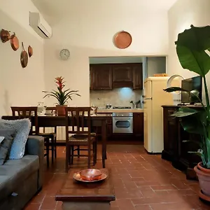  Apartamento Overlooking's Duomo In Mercato Centrale Italia